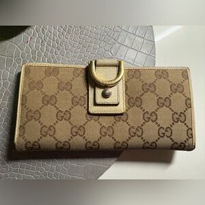 Gucci Abbey D-ring continental wallet
